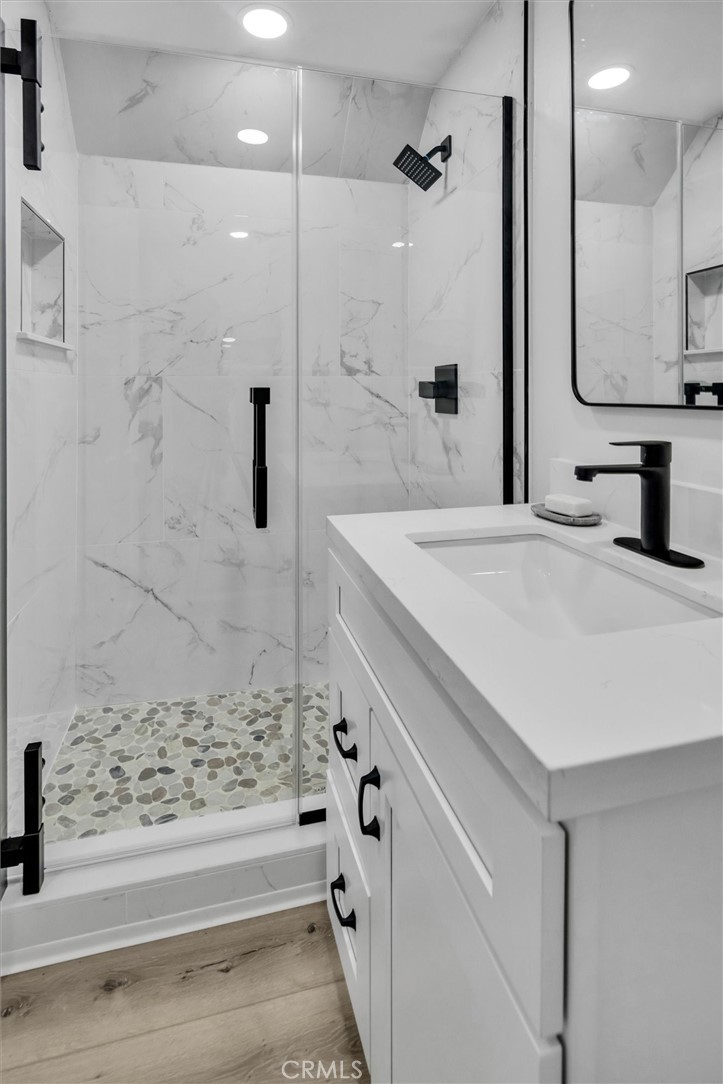 377 Hillside Road Lake Arrowhead, CA 92352 - Photo 21 of 33 a bathroom with a sink and a mirror