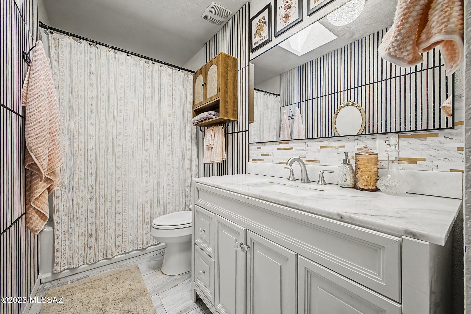 957 Forja Court Rio Rico, AZ 85648 - Photo 23 of 39 Guest Bathroom