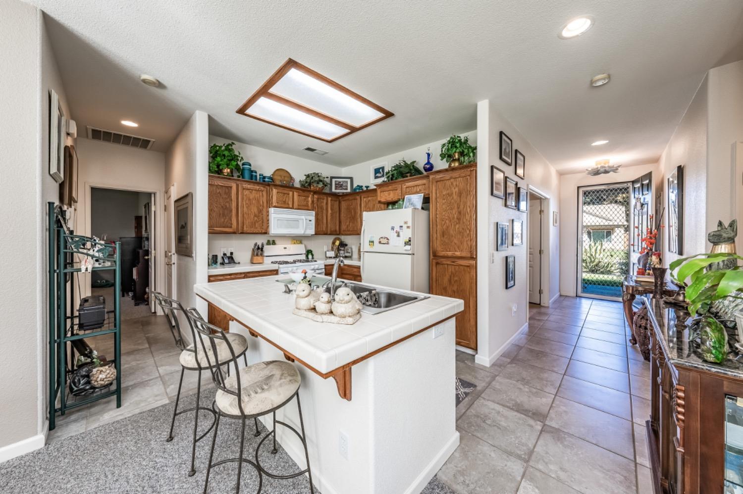2071 West Rio Hondo Way Hanford, CA 93230 - Photo 8 of 30 Gallery Image 8