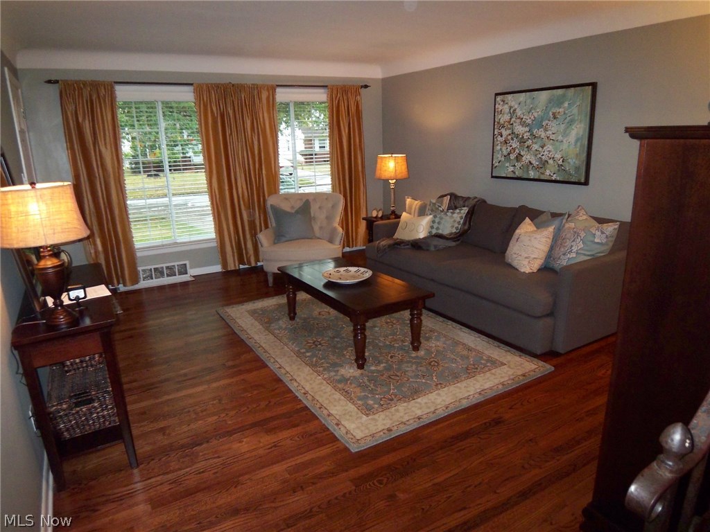 1393 Haverston Road Lyndhurst, OH 44124 - Photo 6 of 24