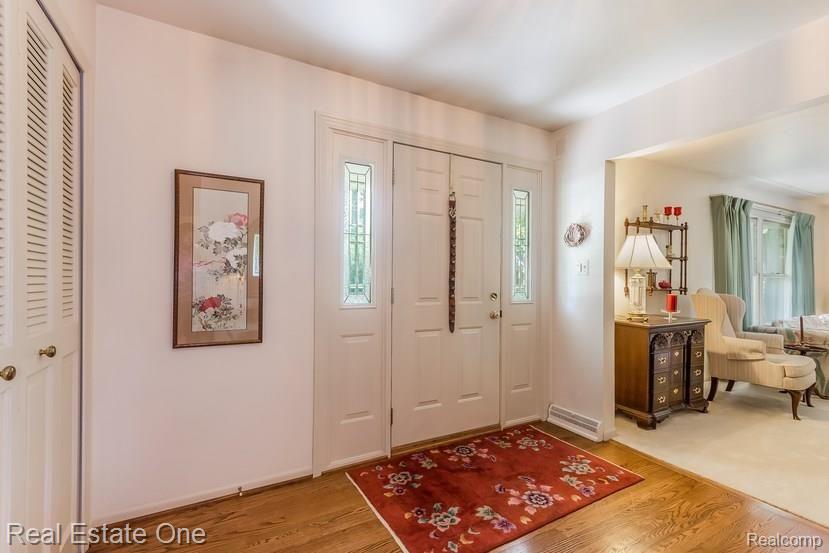 30067 Fox Grove Road Farmington Hills, MI 48334 - Photo 4 of 29