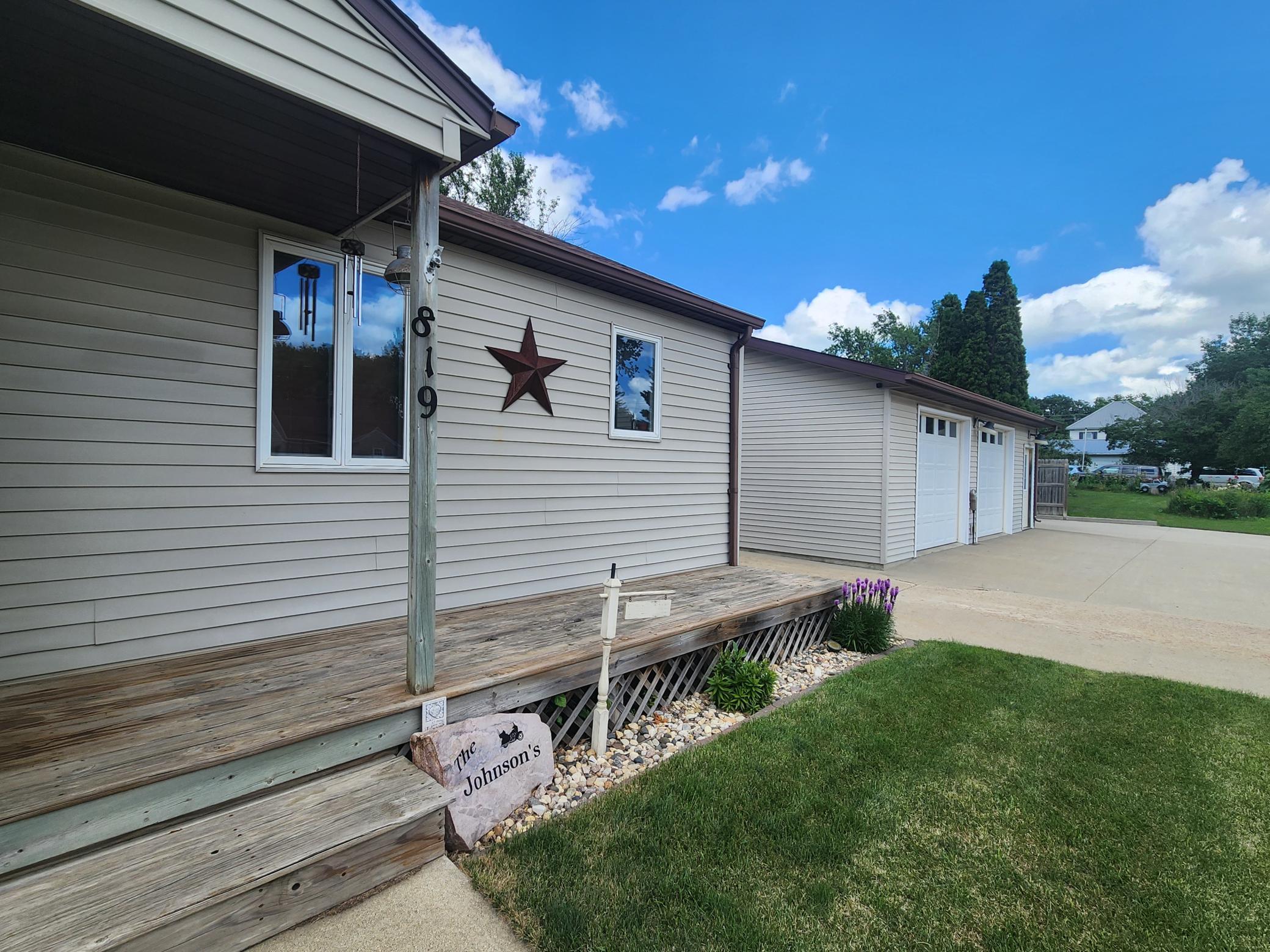 819 2nd Street Southwest Pipestone, MN 56164 - Photo 3 of 28