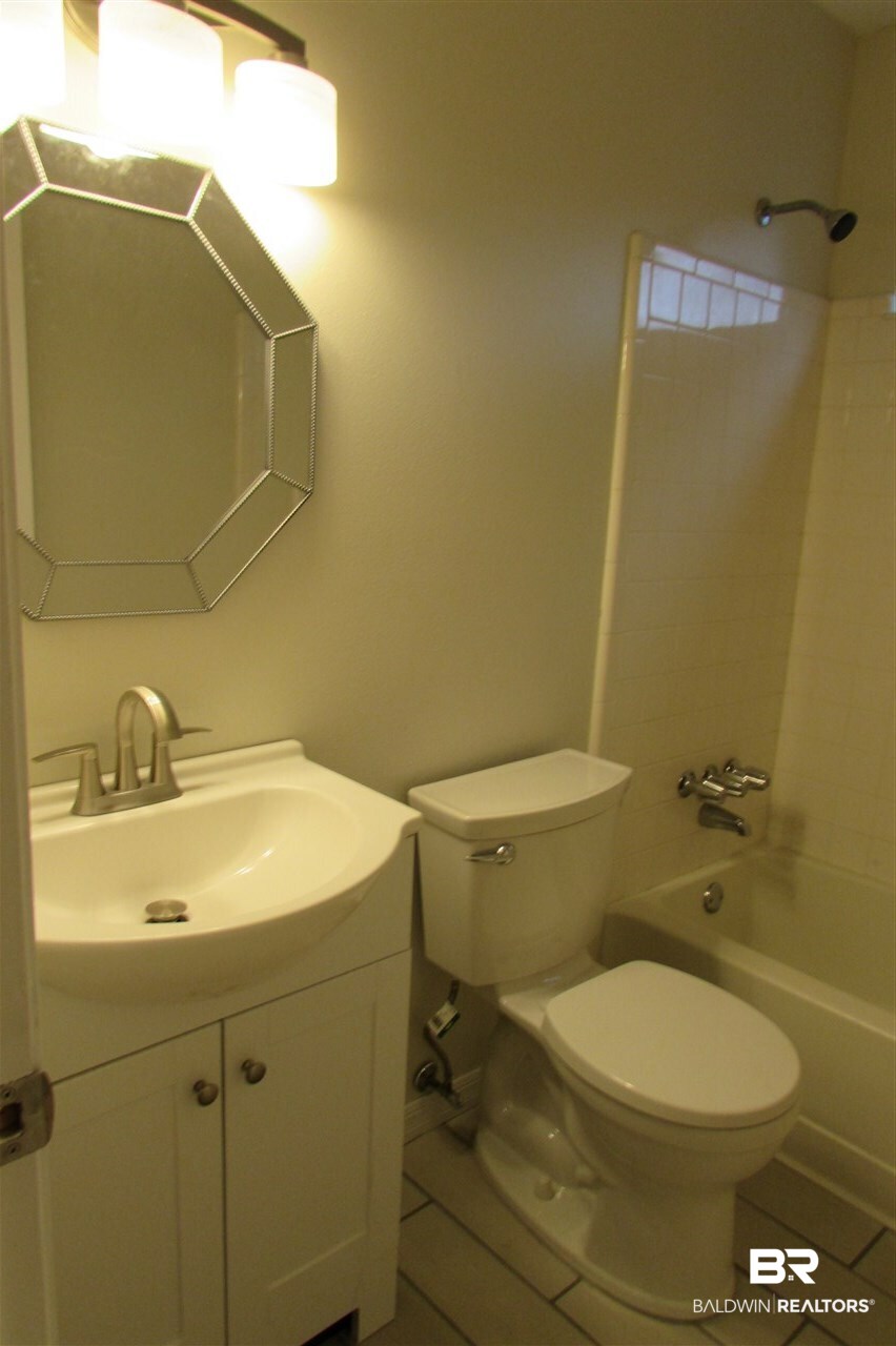 6300 Summer Pl Drive East Mobile, AL 36618 - Photo 17 of 22 Bath #2