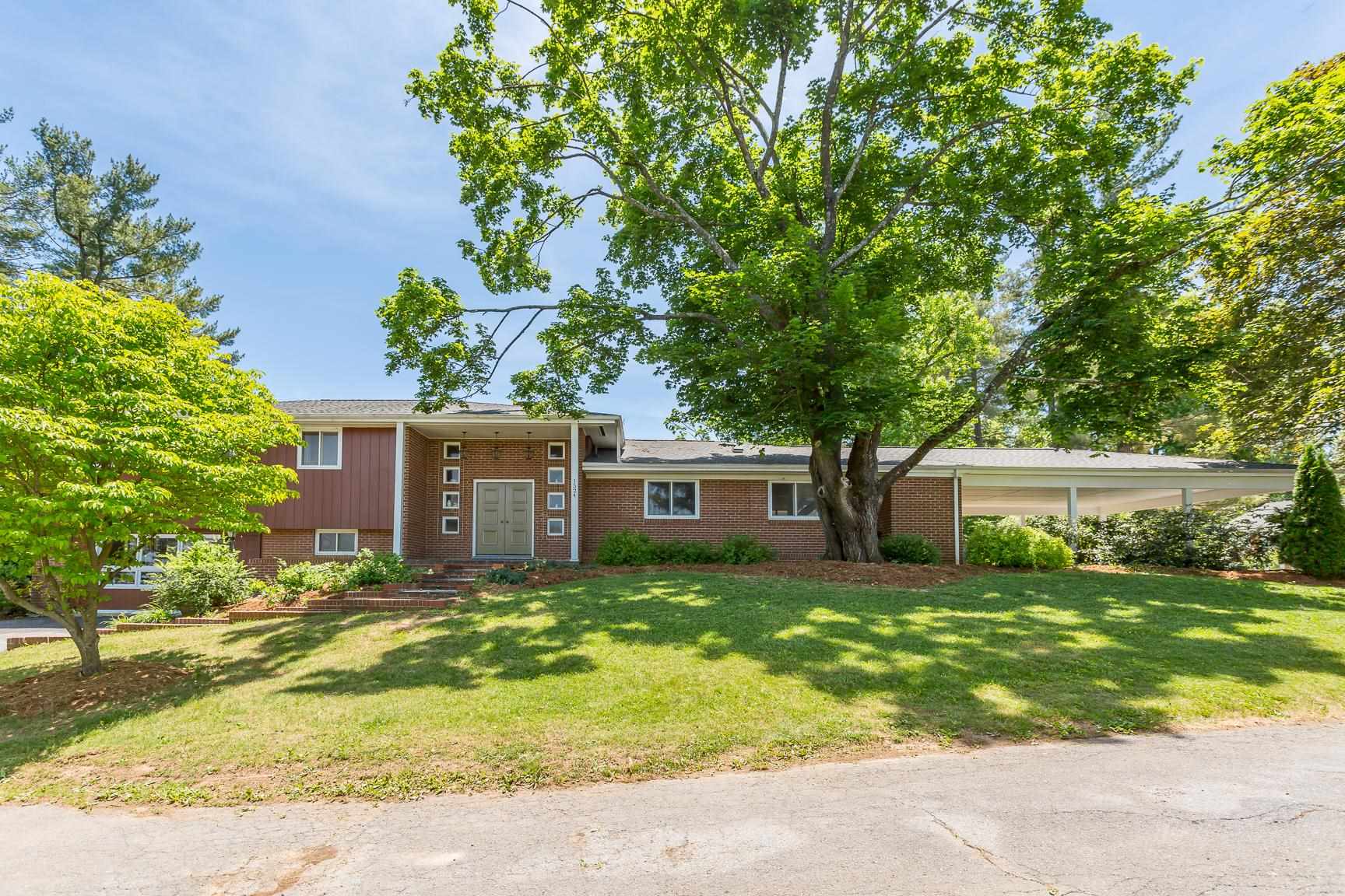 1524 Brunswick Road Waynesboro, VA 22980 - Photo 3 of 71 Gallery Image 3