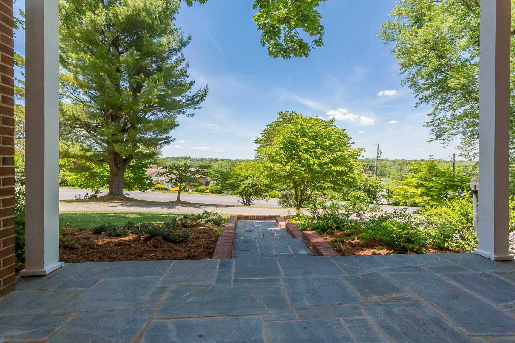 1524 Brunswick Road Waynesboro, VA 22980 - Photo 5 of 71 Gallery Image 5