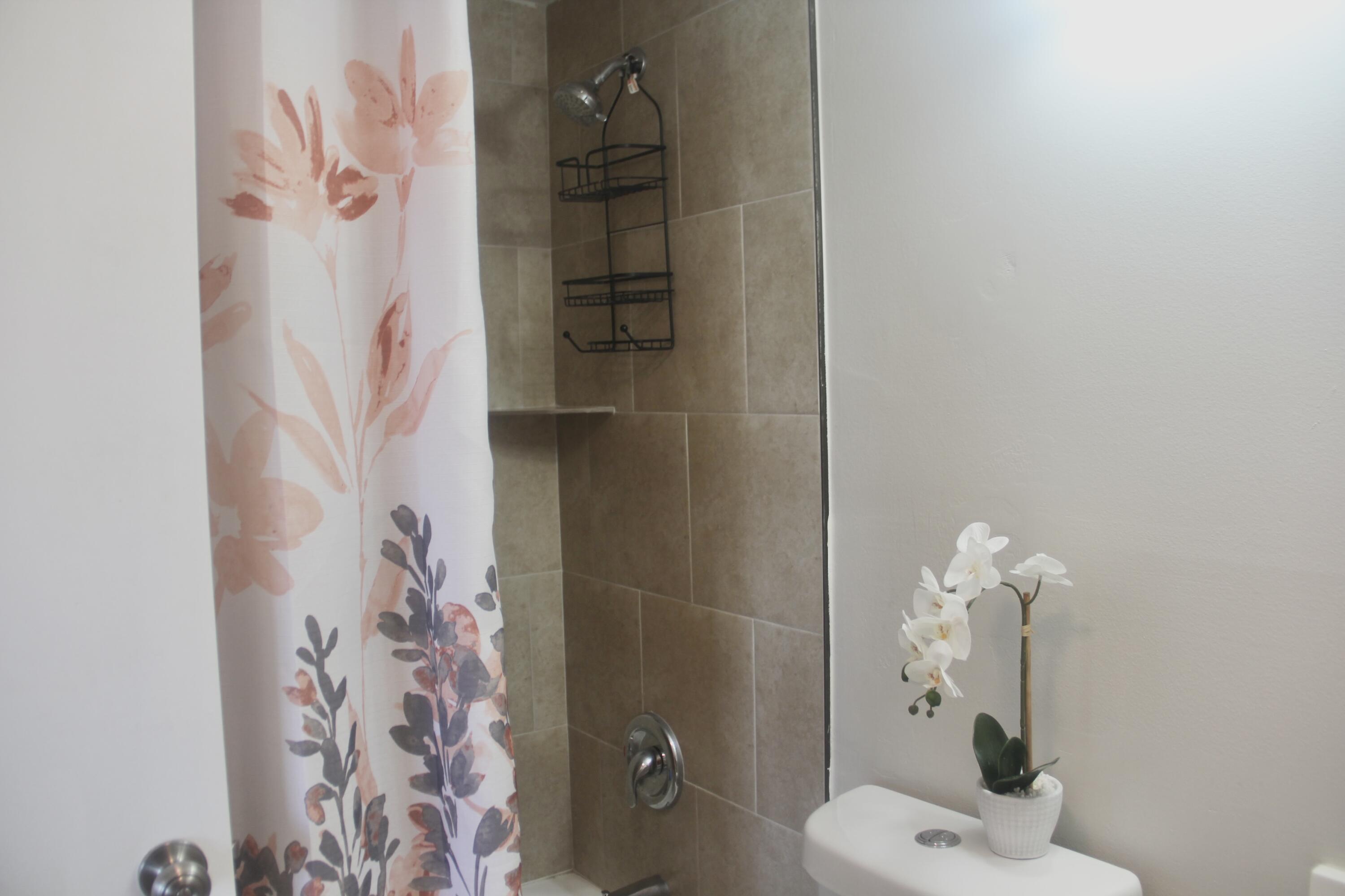 454 Fanshaw K Boca Raton, FL 33434 - Photo 14 of 30 Shower/Tub Combo