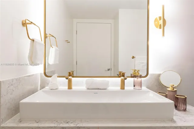 $4,000 | 159 Northeast 6th Street, Unit 3012, Miami, FL 33132