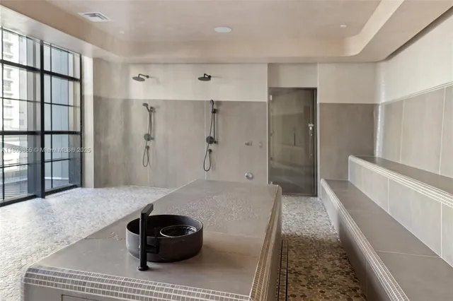 $4,000 | 159 Northeast 6th Street, Unit 3012, Miami, FL 33132