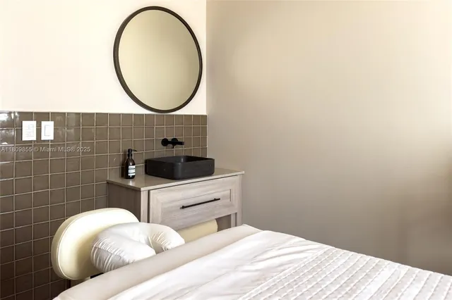 $4,000 | 159 Northeast 6th Street, Unit 3012, Miami, FL 33132