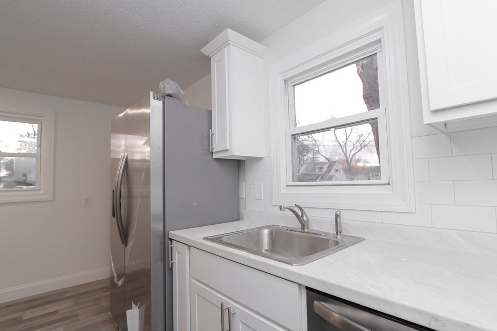 91 Canterbury Road Springfield, MA 01118 - Photo 4 of 33 Gallery Image 4