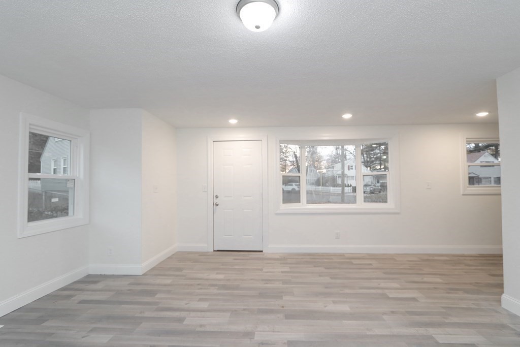 91 Canterbury Road Springfield, MA 01118 - Photo 5 of 33 Gallery Image 5