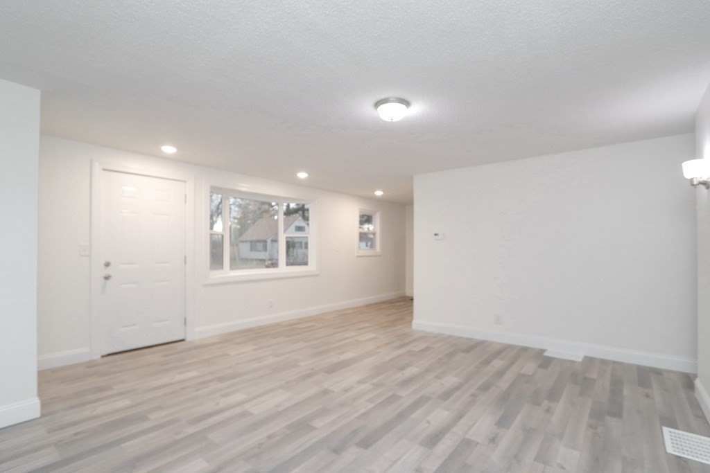 91 Canterbury Road Springfield, MA 01118 - Photo 6 of 33 Gallery Image 6