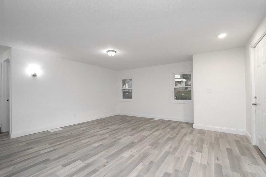 91 Canterbury Road Springfield, MA 01118 - Photo 9 of 33 Gallery Image 9
