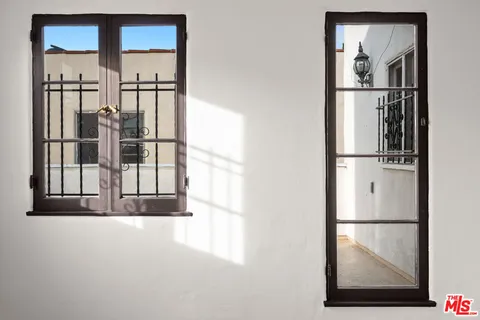 $2,300,000 | 457 North Orange Drive, Los Angeles, CA 90036