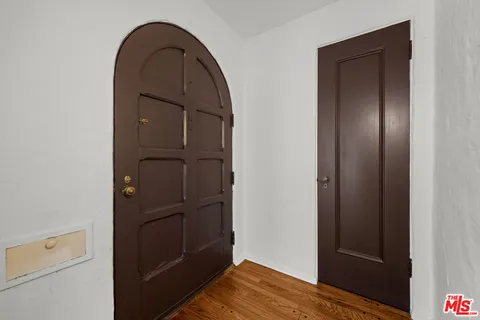 $2,300,000 | 457 North Orange Drive, Los Angeles, CA 90036
