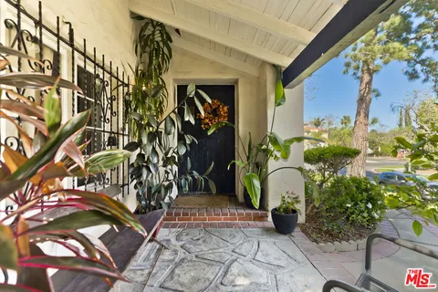 $2,300,000 | 457 North Orange Drive, Los Angeles, CA 90036