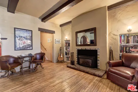 $2,300,000 | 457 North Orange Drive, Los Angeles, CA 90036