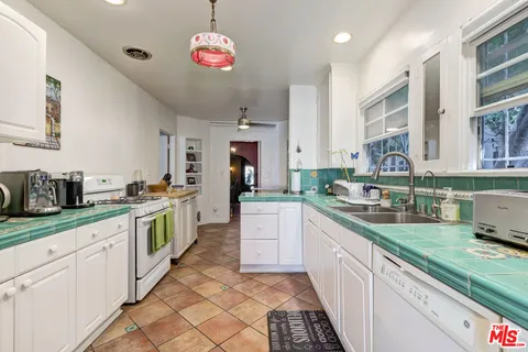 $2,300,000 | 457 North Orange Drive, Los Angeles, CA 90036