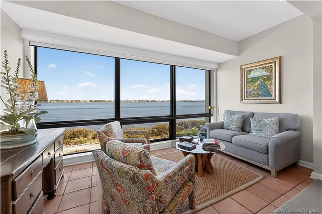 $365,000 | 2548 Northwest Seagrass Drive, Unit 8B, Palm City, FL 34990