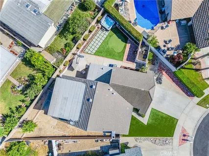 a picture of a wall with a white wall and white walls