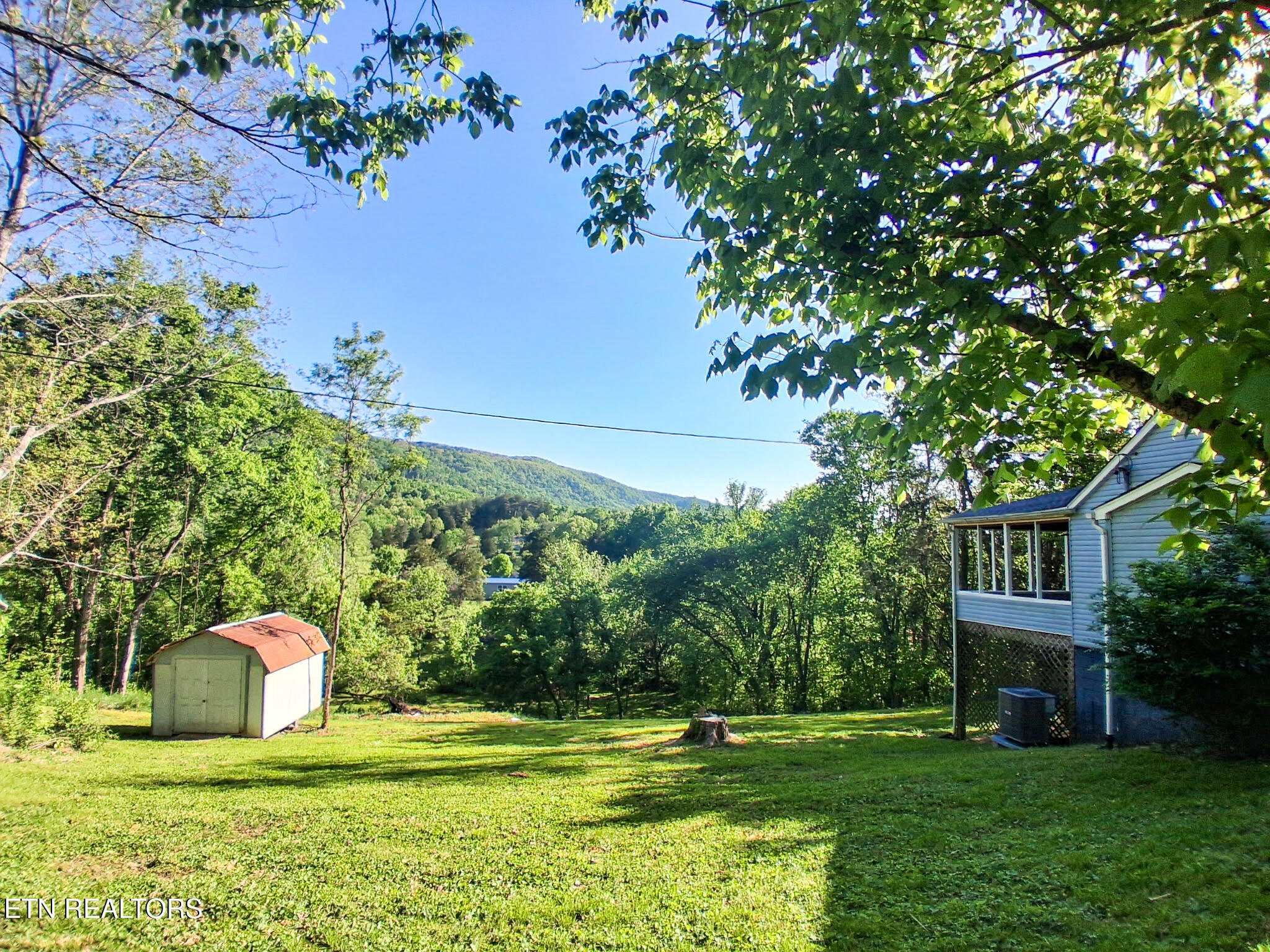 208 Mountain Road Luttrell, TN 37779 - Photo 4 of 16 109577176034380610