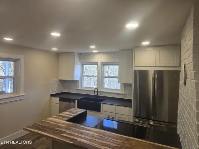 $374,900 | 208 Mountain Road, Luttrell, TN 37779