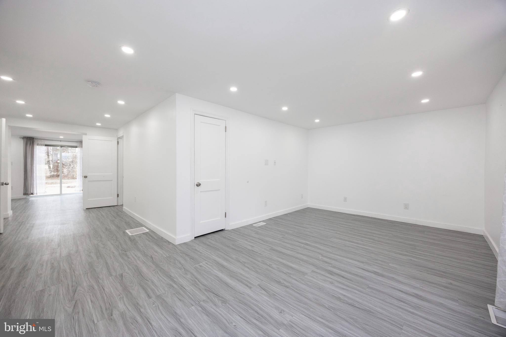 1040 Cardinal Road Norristown, PA 19403 - Photo 3 of 39 Gallery Image 3