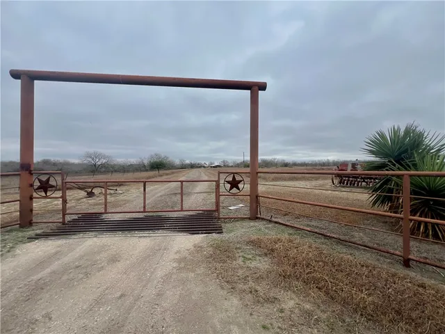$1,290,000 | 571 Farm To Market Road 799, George West, TX 78022