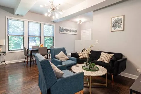 $2,850 | 3301 North Harding Avenue, Unit 2S, Chicago, IL 60618