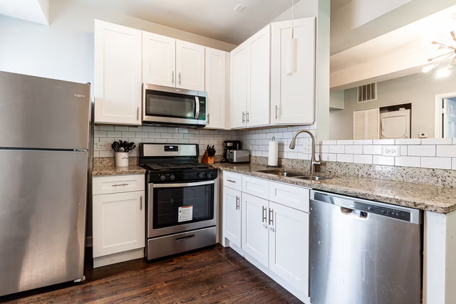 3301 North Harding Avenue, Unit 2S Chicago, IL 60618 - Photo 5 of 9