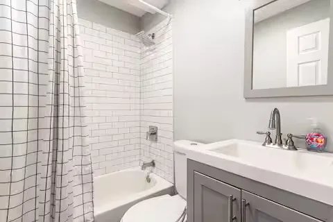 $2,850 | 3301 North Harding Avenue, Unit 2S, Chicago, IL 60618