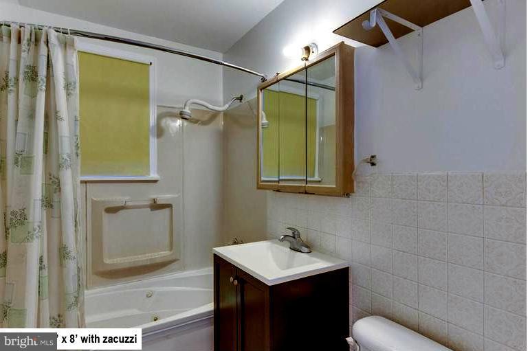 3201 Wayne Road Falls Church, VA 22042 - Photo 2 of 26 Bath
