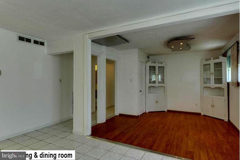 3201 Wayne Road Falls Church, VA 22042 - Photo 18 of 26 Living Room