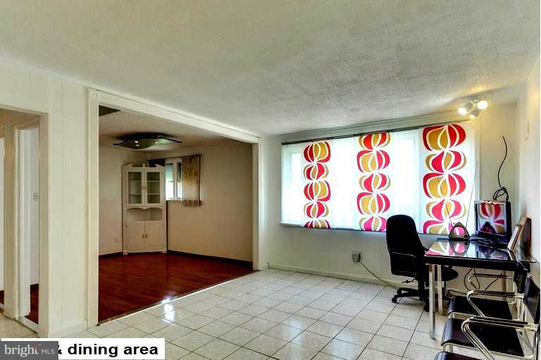 3201 Wayne Road Falls Church, VA 22042 - Photo 21 of 26 Living Room