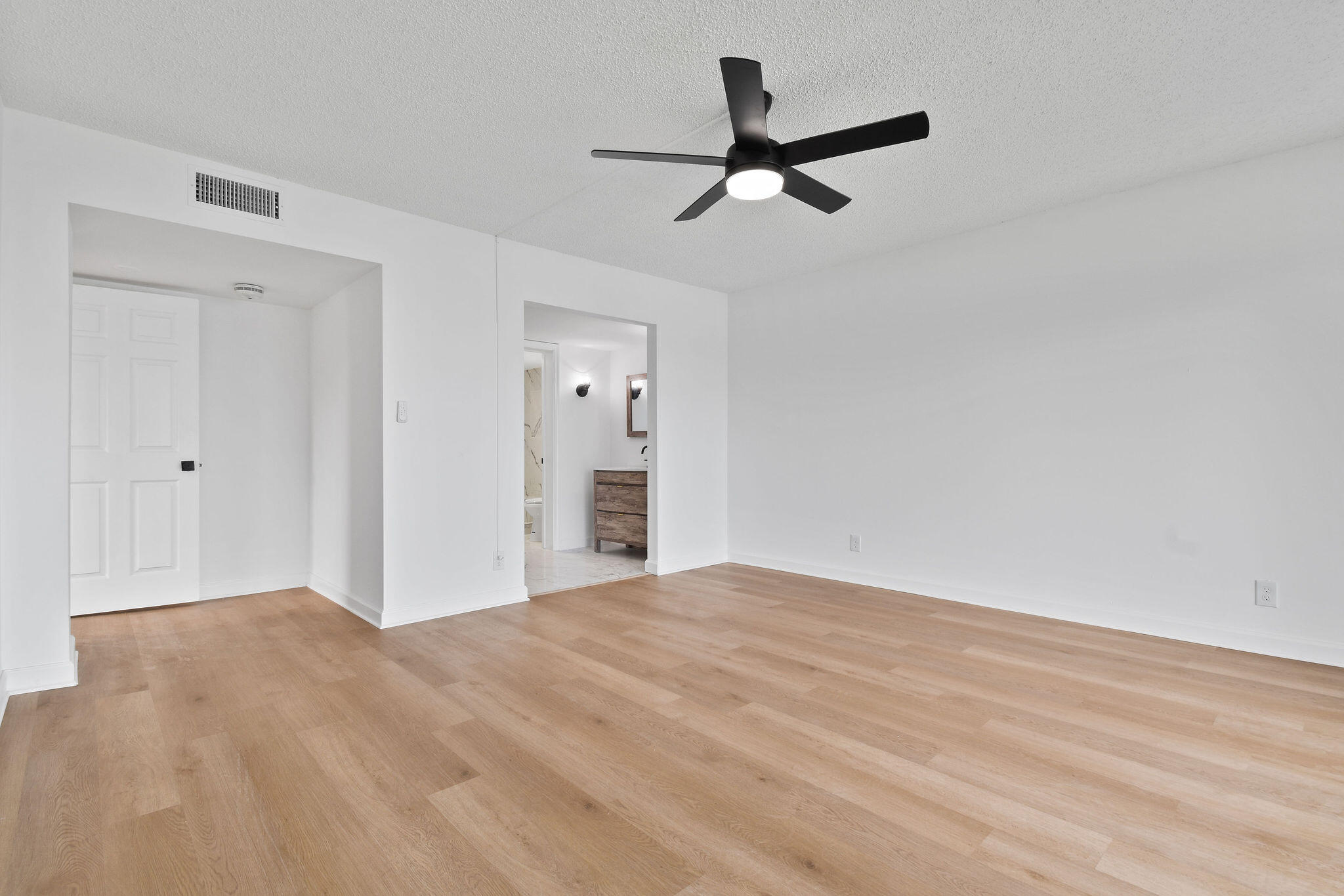 3040 Lake Shore Drive, Unit 305 Riviera Beach, FL 33404 - Photo 17 of 24 3040LakeShoreDr#305(13)