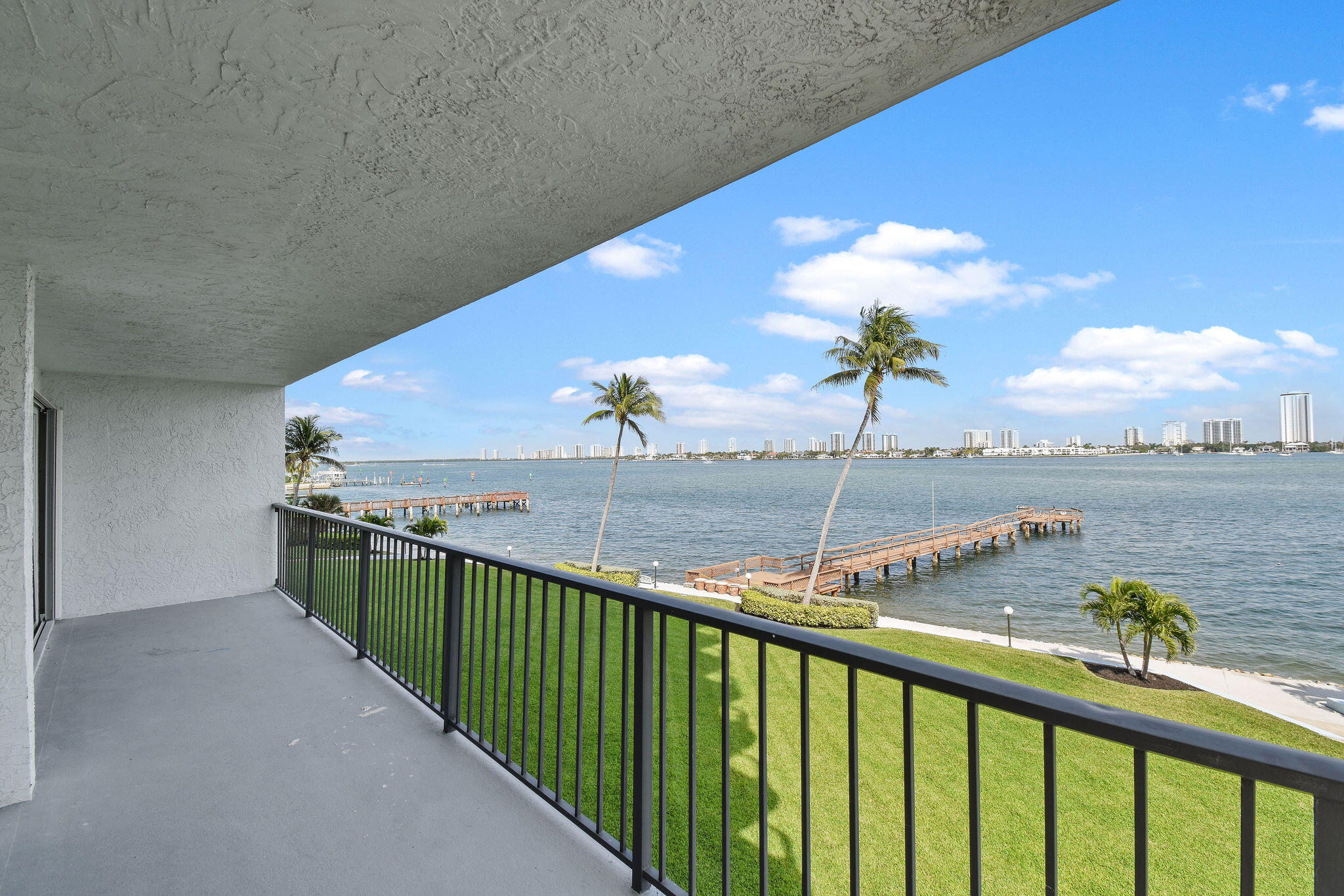 3040 Lake Shore Drive, Unit 305 Riviera Beach, FL 33404 - Photo 2 of 24 3040LakeShoreDr#305(23)