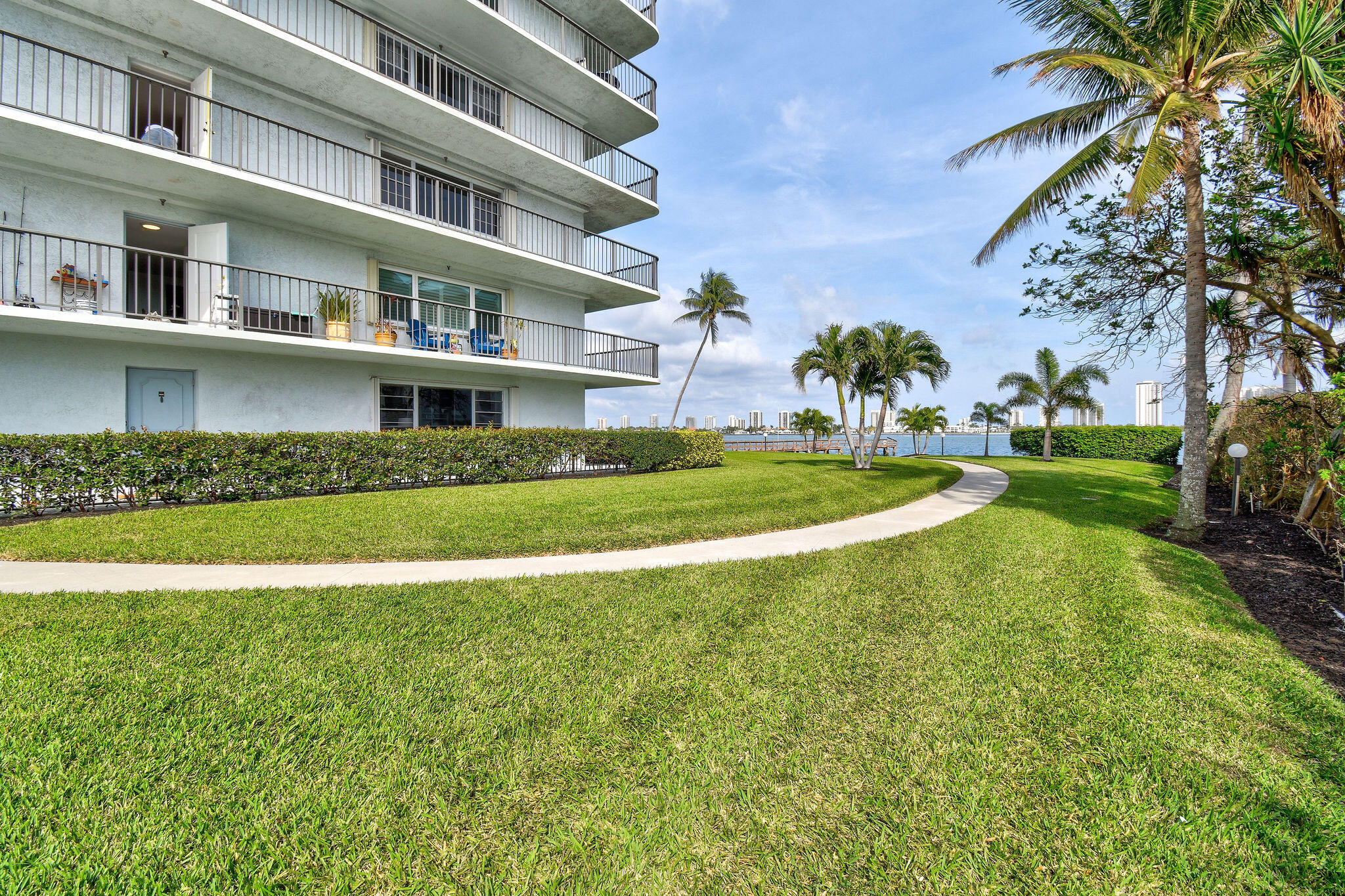3040 Lake Shore Drive, Unit 305 Riviera Beach, FL 33404 - Photo 3 of 24 LakeHarborCove(18)