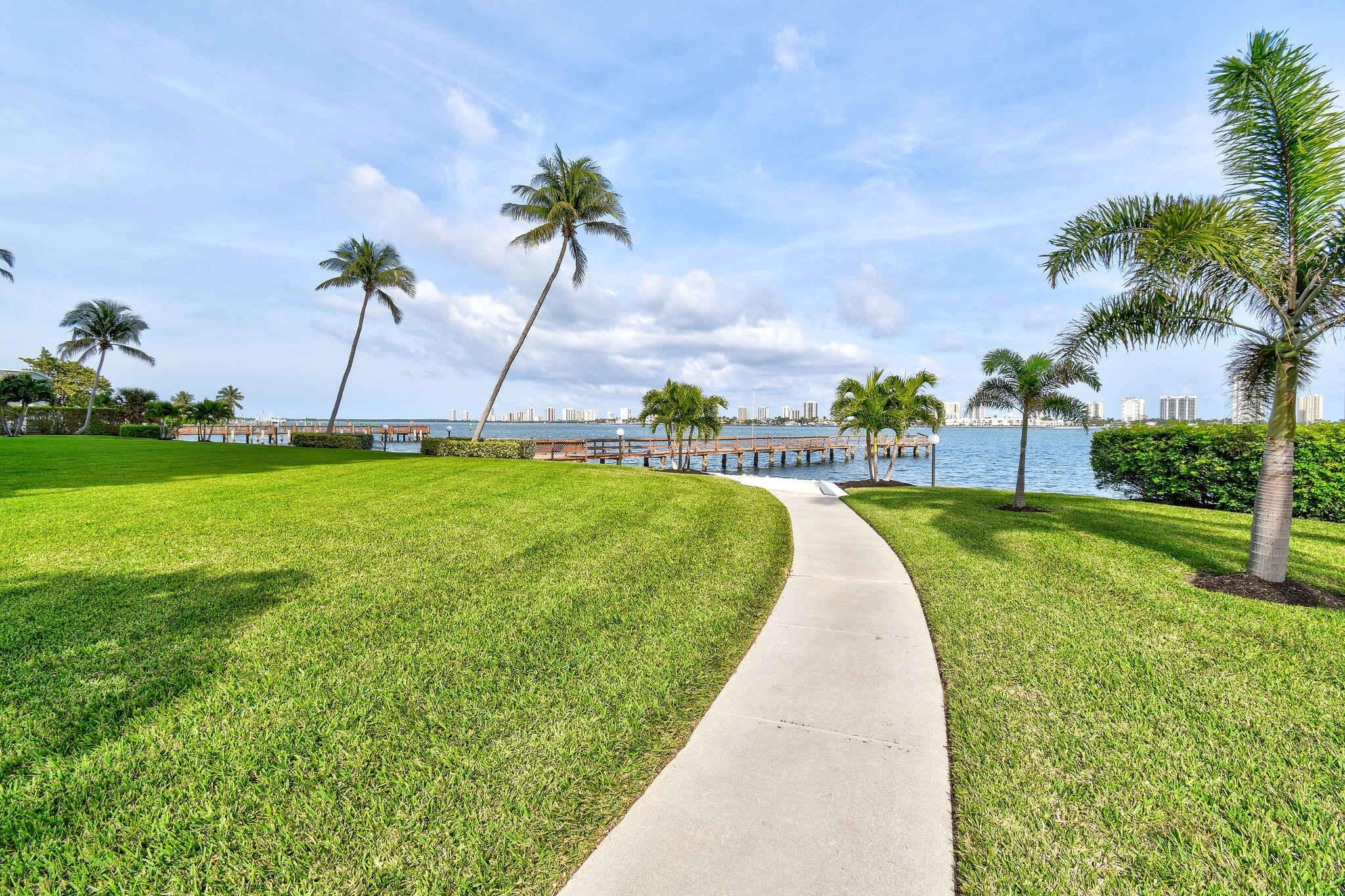 3040 Lake Shore Drive, Unit 305 Riviera Beach, FL 33404 - Photo 4 of 24 LakeHarborCove(19)
