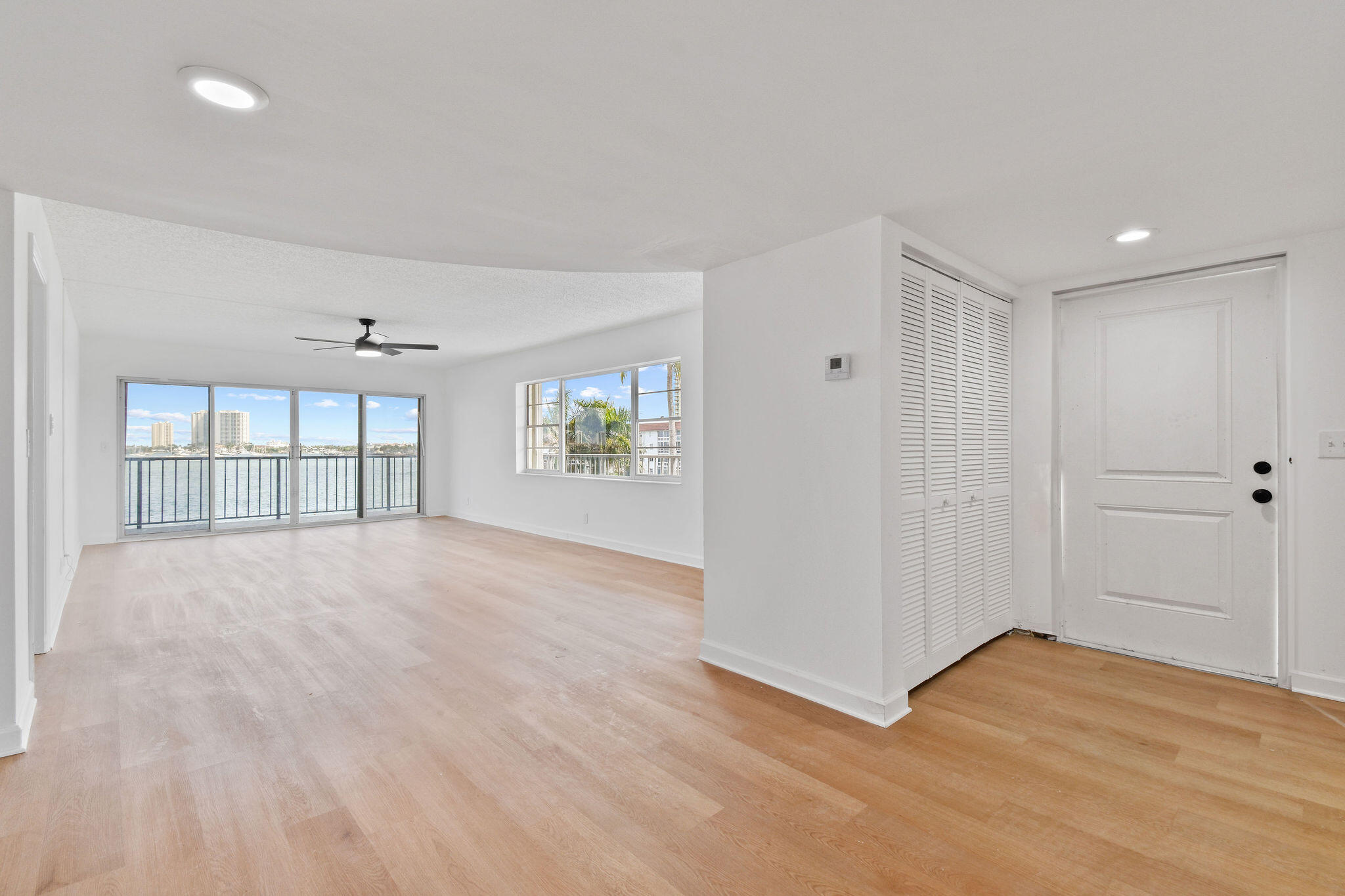 3040 Lake Shore Drive, Unit 305 Riviera Beach, FL 33404 - Photo 8 of 24 3040LakeShoreDr#305(1)