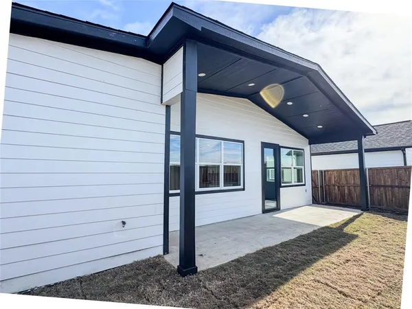 $2,050 | 340 Lucy Road, Greenville, TX 75402