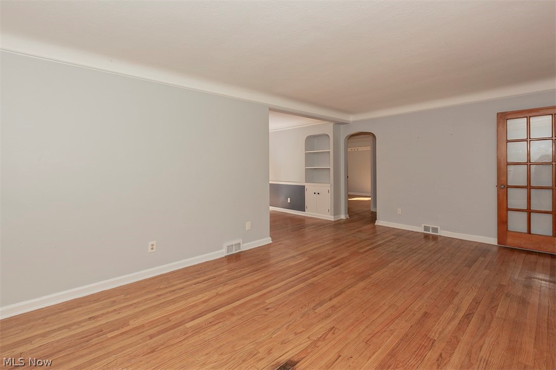 5708 Wellington Road Cleveland, OH 44124 - Photo 12 of 35