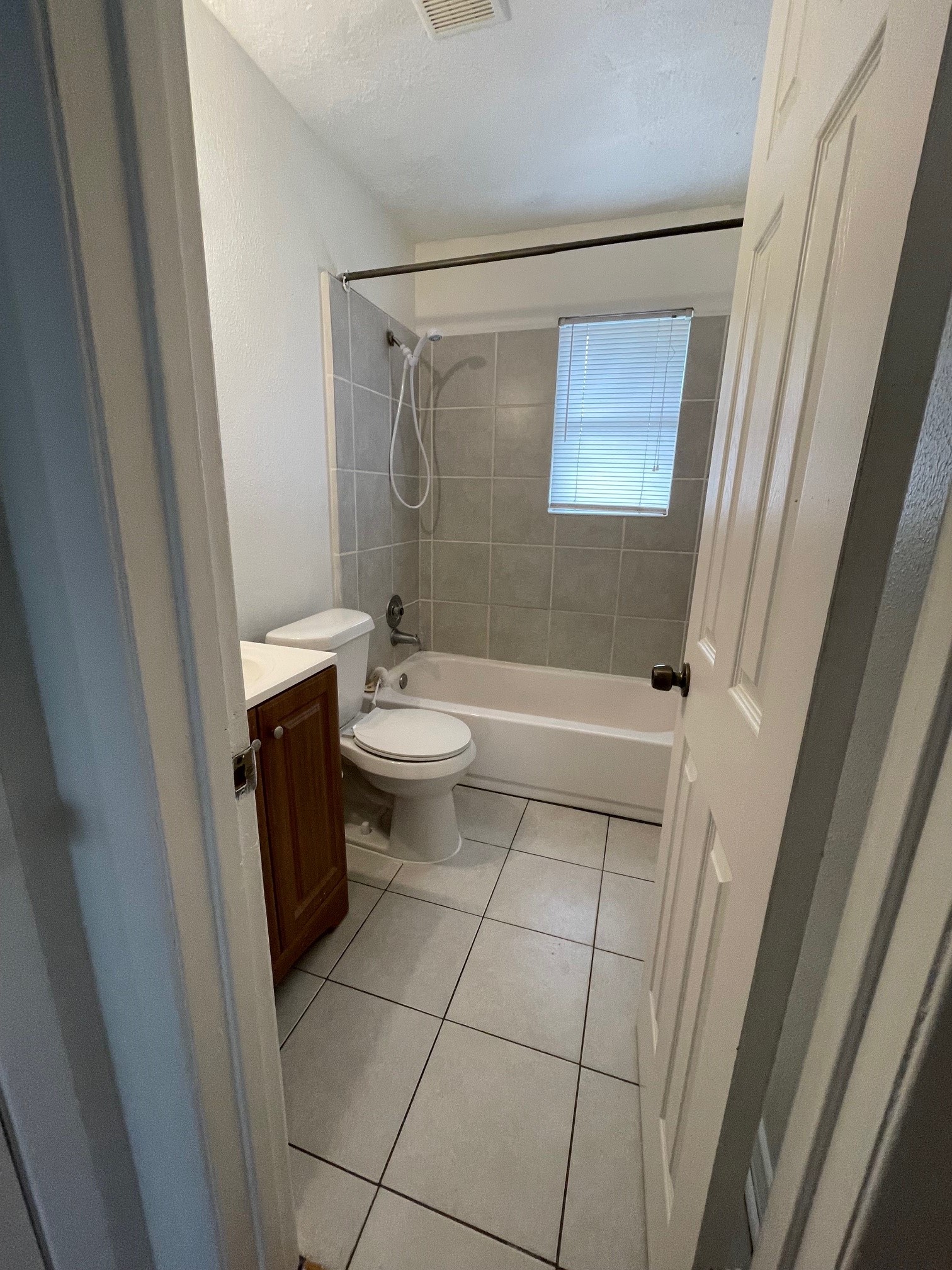 1222 Kappa Street Pasadena, TX 77504 - Photo 8 of 10 Full bath