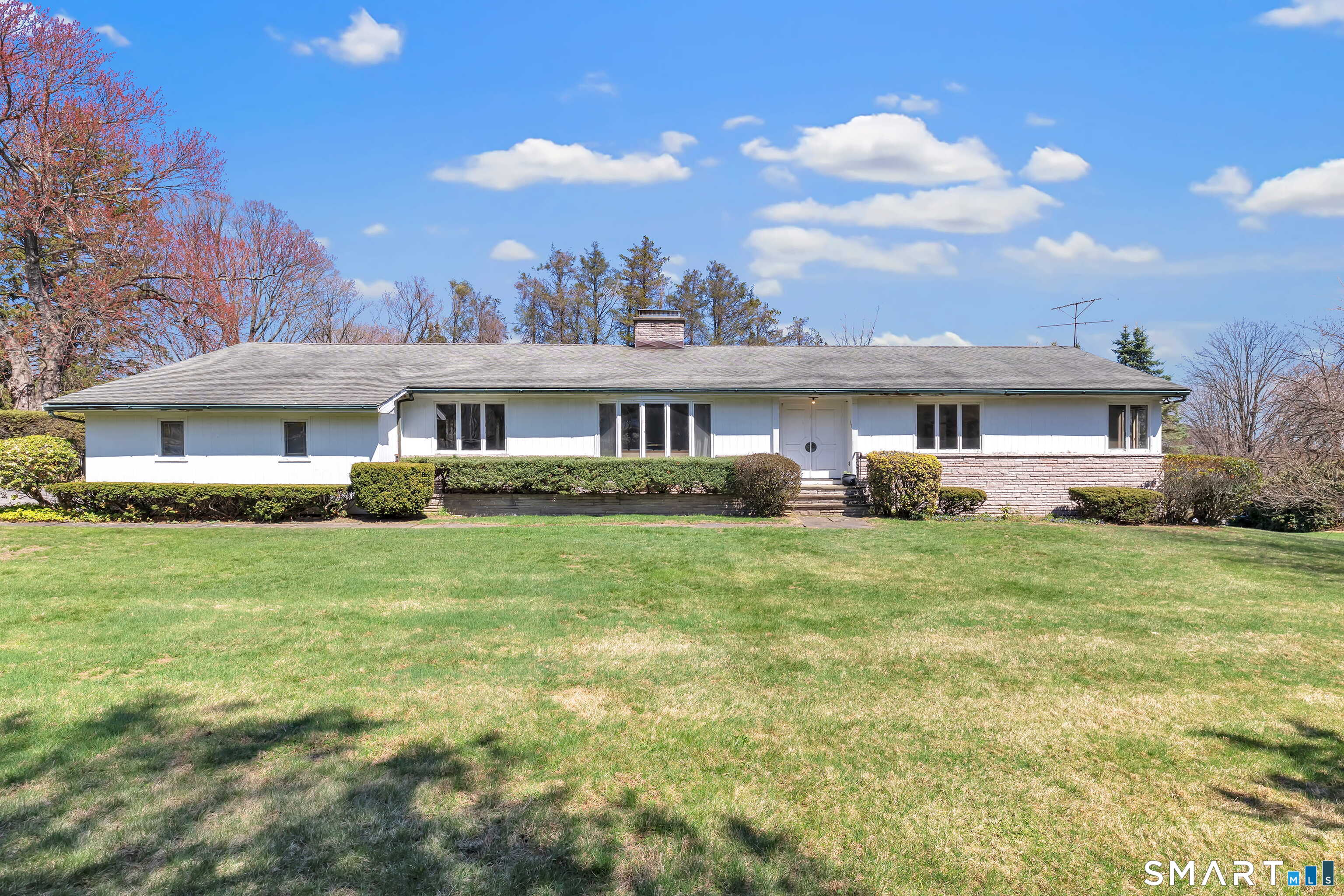 160 Sport Hill Road Easton, CT 06612 - Photo 2 of 40 a front view of a house with a garden
