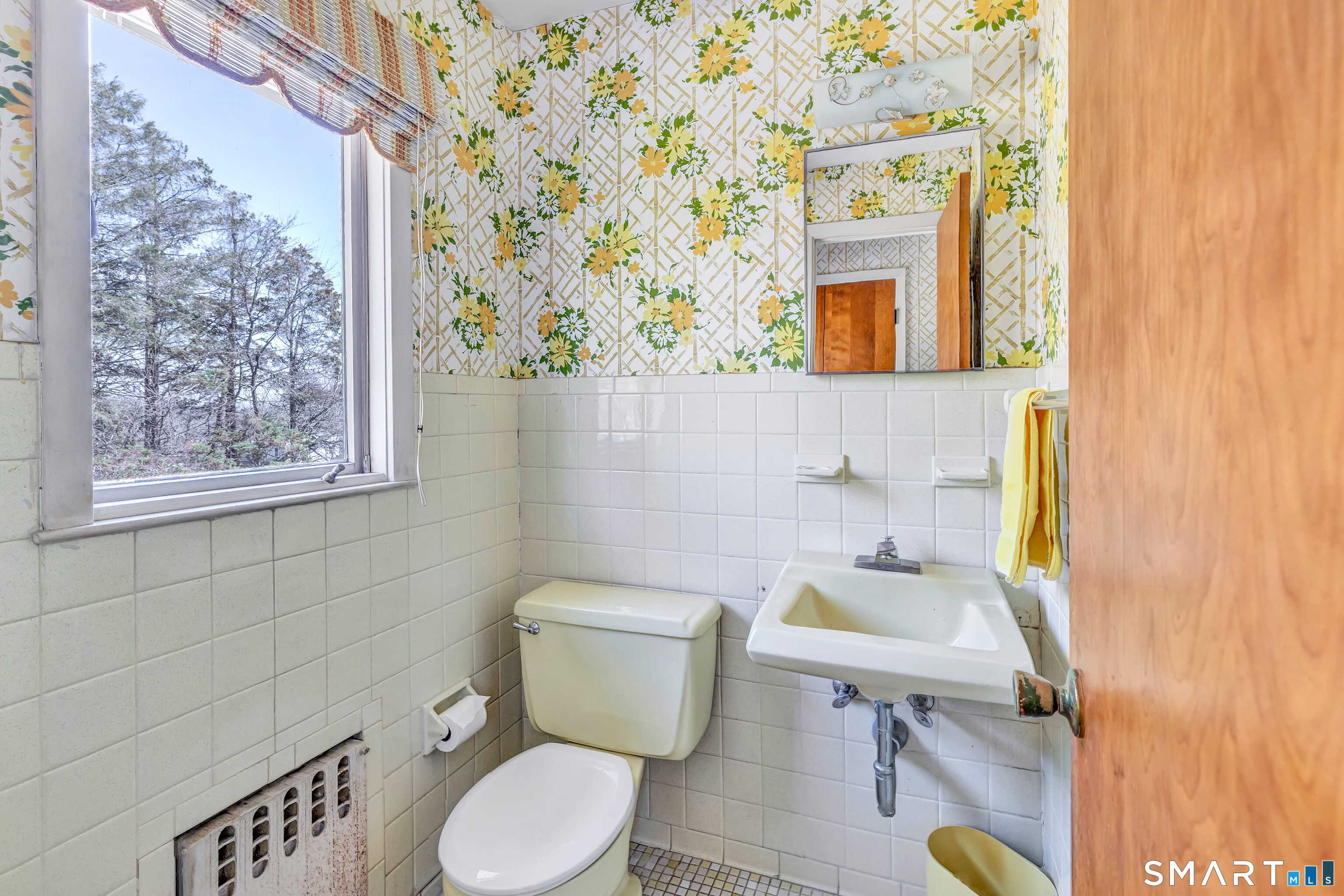 160 Sport Hill Road Easton, CT 06612 - Photo 22 of 40 a bathroom with a toilet and a sink