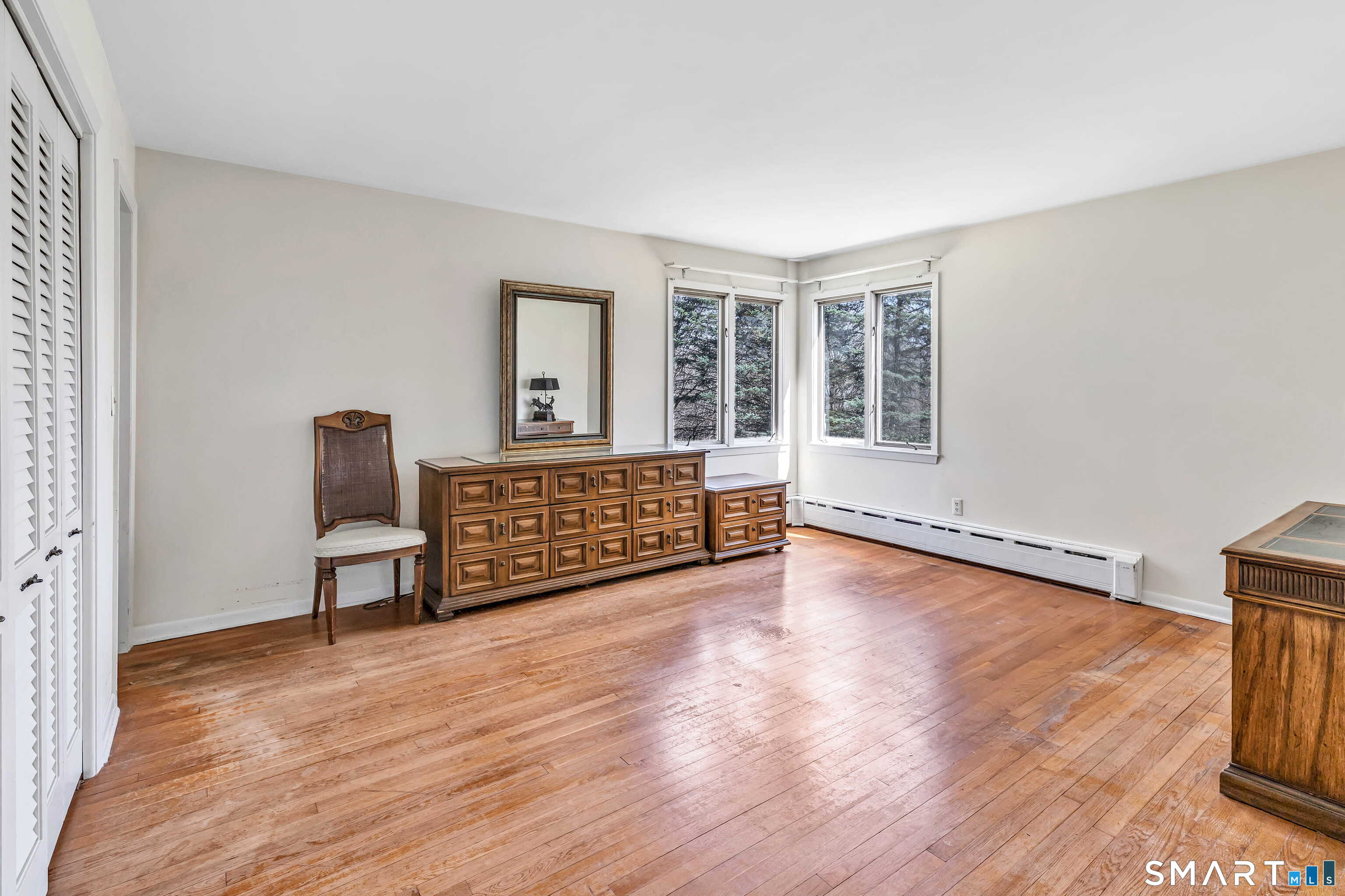 160 Sport Hill Road Easton, CT 06612 - Photo 23 of 40 a living room with furniture and a window