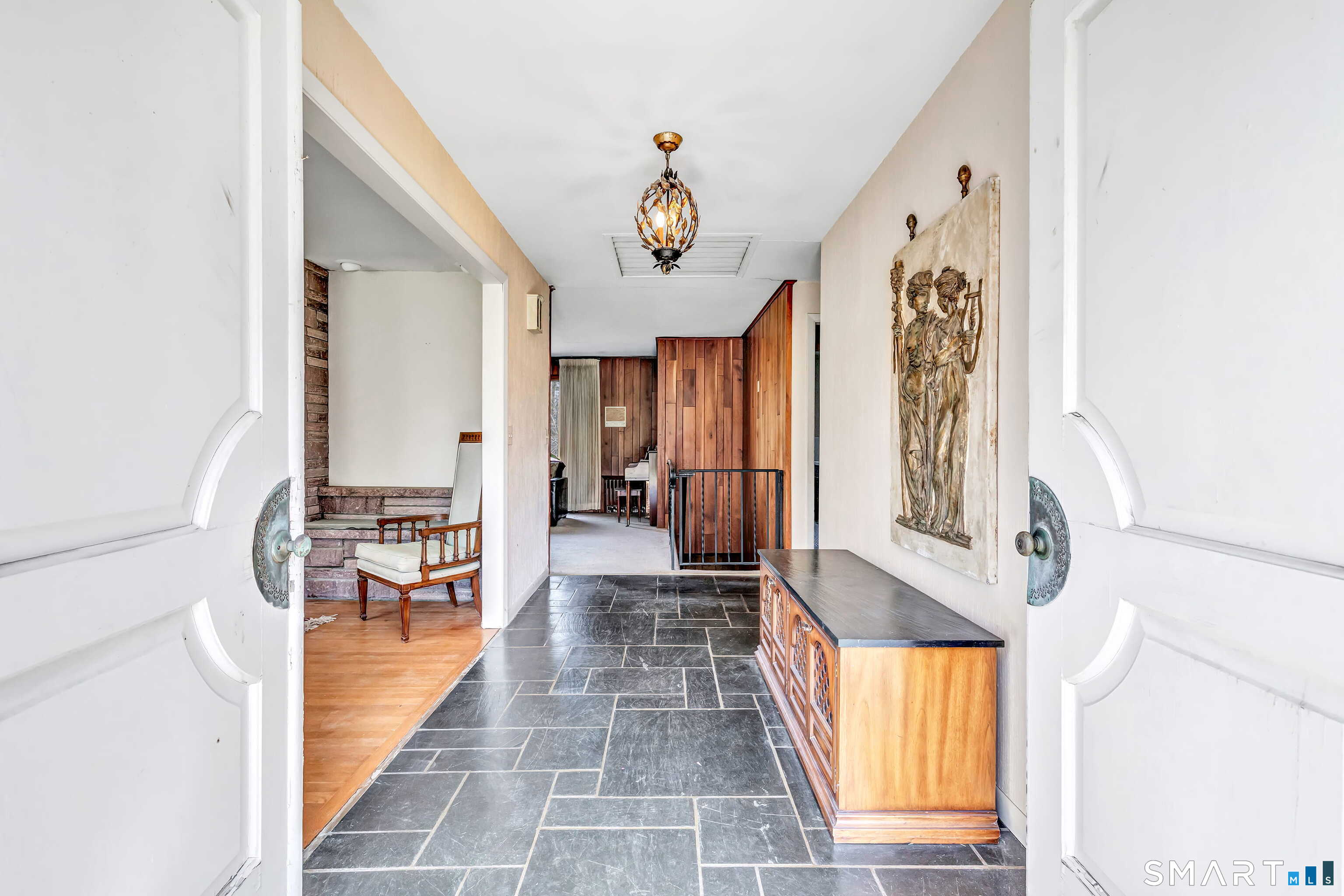 160 Sport Hill Road Easton, CT 06612 - Photo 4 of 40 a view of a hallway with furniture and a window