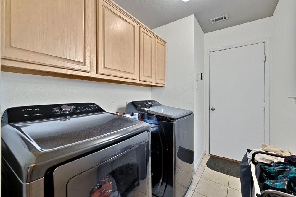 18 Equestrian Court Mansfield, TX 76063 - Photo 22 of 28 a utility room with dryer and washer