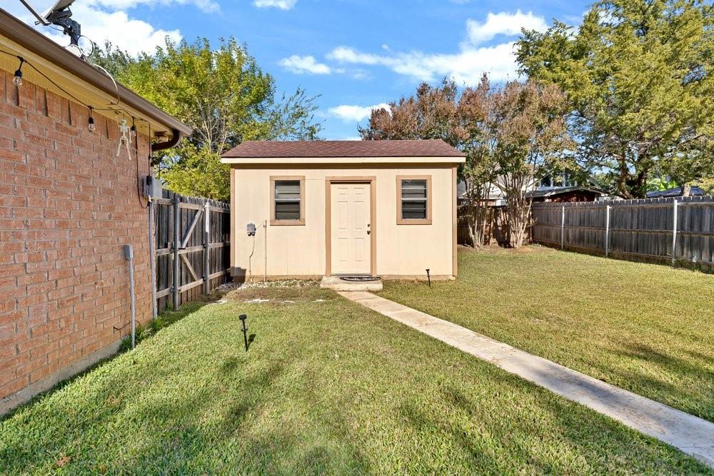 18 Equestrian Court Mansfield, TX 76063 - Photo 24 of 28 a view of a backyard