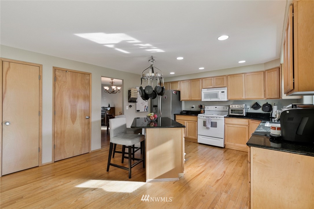 6823 Northeast 1st Place Renton, WA 98059 - Photo 6 of 24