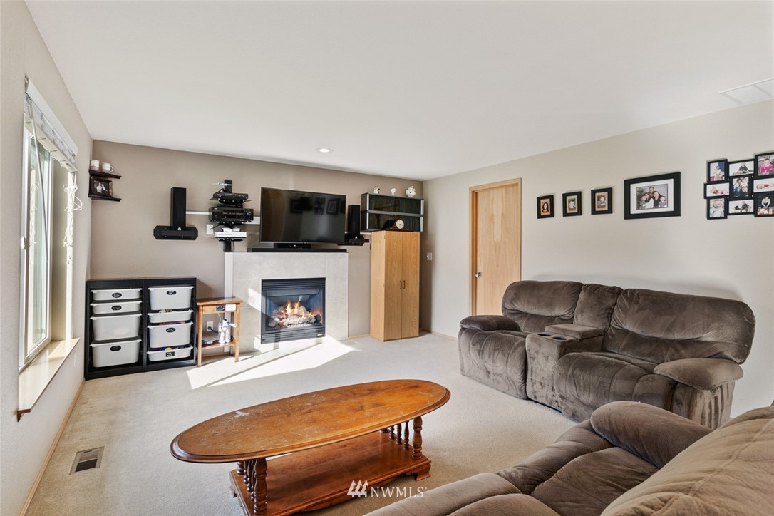 6823 Northeast 1st Place Renton, WA 98059 - Photo 9 of 24